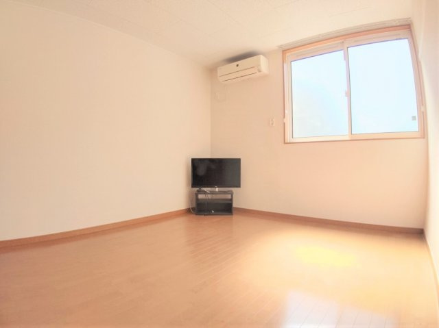 レオパレスルミナス　ＵＳの居間・リビング