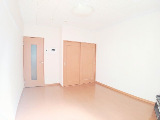 レオパレスルミナス　ＵＳの寝室