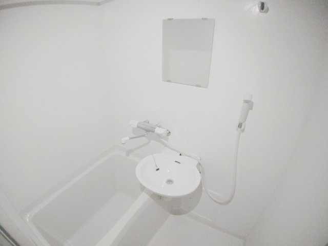 レオパレスルミナス　ＵＳの浴室