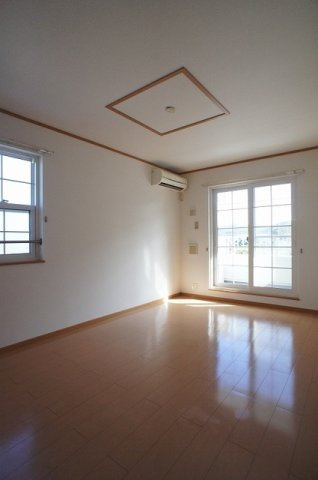 アンソレイエ・レジダンスの居間・リビング