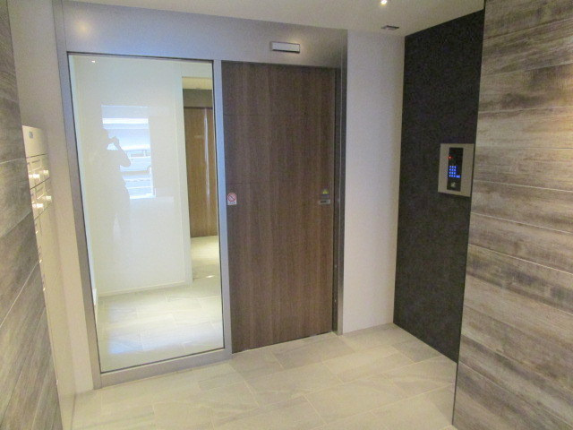 ＯＵＴＥＲ　ＳＰＡＣＥ　アウタースペースのエントランス|★オートロック付き★