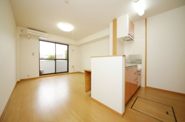 プラネットCの洋室|別部屋反転間取りのお写真となります。