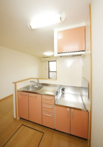 プラネットCのキッチン|別部屋反転間取りのお写真となります。