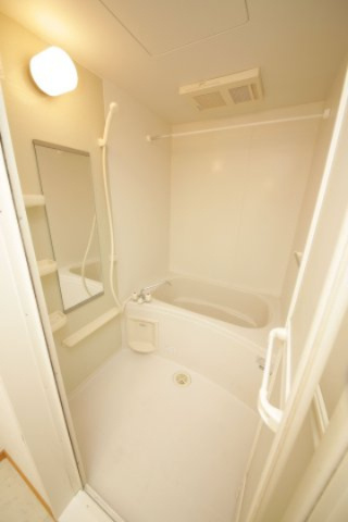 プラネットCの浴室|別部屋反転間取りのお写真となります。