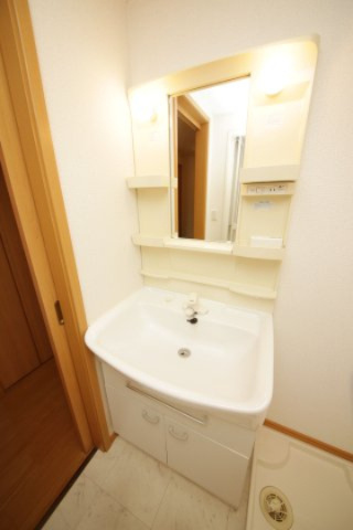 プラネットCの洗面所|別部屋反転間取りのお写真となります。
