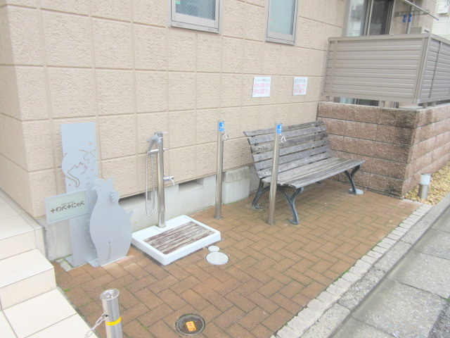ＭＡＩＳＯＮ　ＣＨＡＲＩＴＥのその他共用部分|★足洗い場＆リードフック掛け付きベンチ★