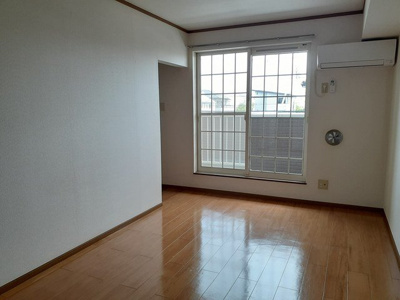 【居間・リビング】 | ソレアード壱番館 | 居間です