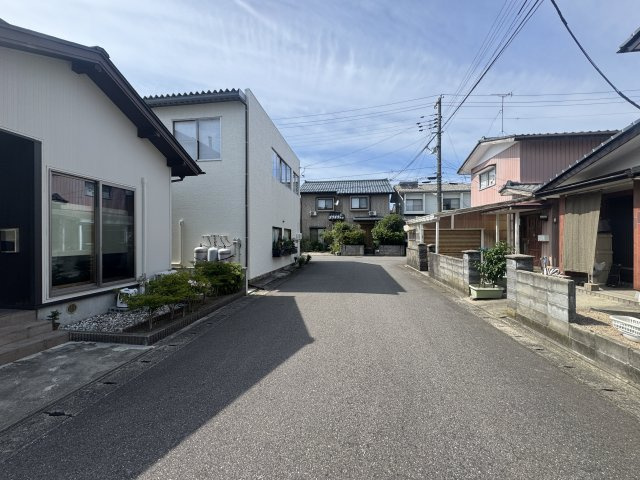 東区東中島4丁目　土地の前面道路含む現地写真|前面道路は新潟市道です