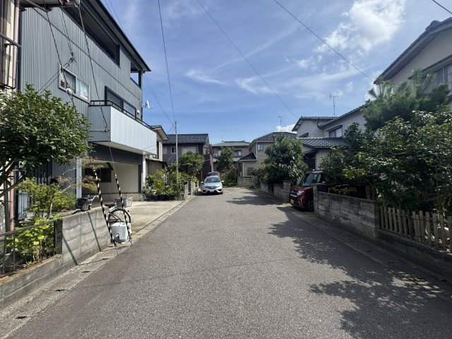 東区東中島4丁目　土地の前面道路含む現地写真