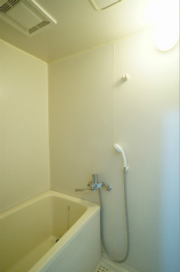 【浴室】 | ルミエール戸田 | ※退去前の為、過去の室内写真となります。状況によっては仕様変更の可能性もございます。