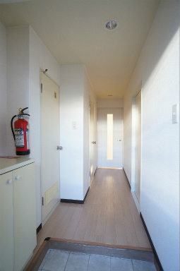 【玄関】 | ルミエール戸田 | ※退去前の為、過去の室内写真となります。状況によっては仕様変更の可能性もございます。