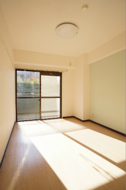 【洋室】 | ルミエール戸田 | ※退去前の為、過去の室内写真となります。状況によっては仕様変更の可能性もございます。