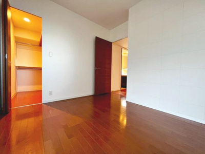 【子供部屋】 | ディークラウディア津久野駅前アクアガーデン | ◆６階部分につき通風・眺望良好◆穏やかな風が舞い込む快適な住まいです♪眺めも綺麗ですので開放的な気分になれますよ♪