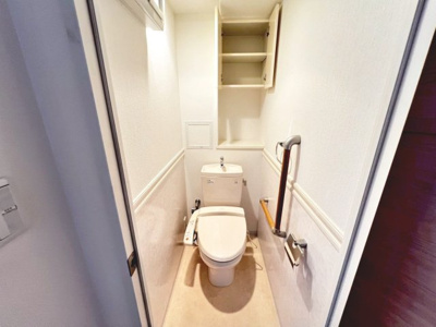 【トイレ】 | ディークラウディア津久野駅前アクアガーデン | 温水洗浄便座ですので、寒い日も温かい便座で安心して使用していただけますよ♪