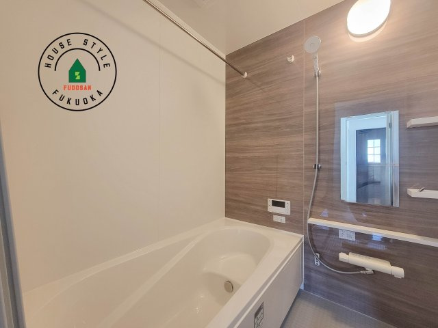 福岡市南区老司5丁目第5-1棟（1号棟）　の浴室|1日の疲れを癒してくれる広々バスルーム。雨の日のお洗濯にも大活躍な浴室乾燥機付です！