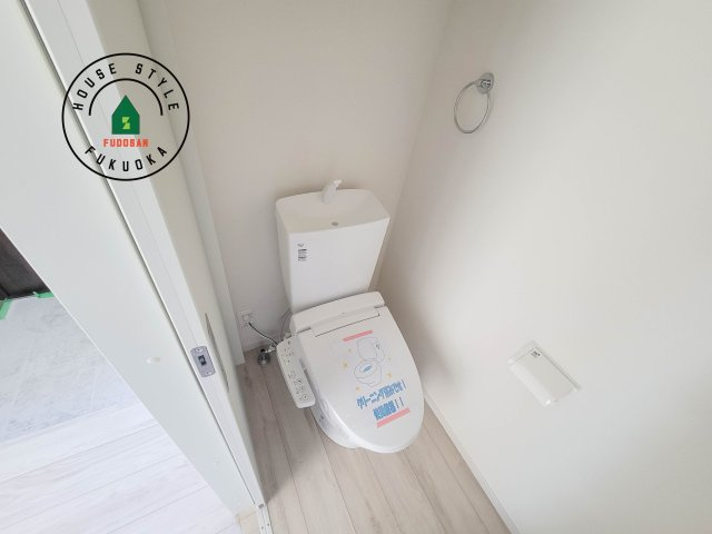 福岡市南区老司5丁目第5-1棟（1号棟）　のトイレ|温水洗浄便座を完備しております。2ヶ所にトイレがあるのは朝の慌ただしい時間も安心です。