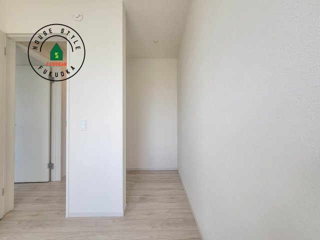 福岡市南区老司5丁目第5-1棟（1号棟）　の収納|洋服や大きな荷物が多い方や人数の多いご家族などは、一般的なクローゼットよりもウォークインクローゼットのほうが使い勝手が良いです。