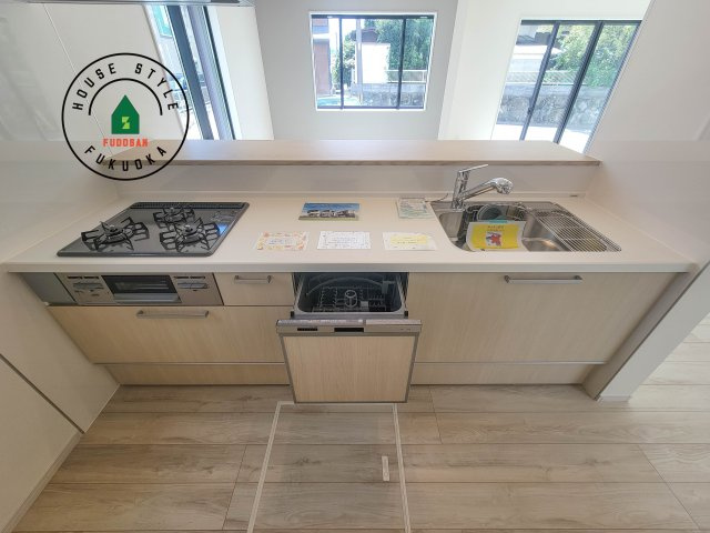 福岡市南区老司5丁目第5-1棟（1号棟）　のキッチン|ご家族を近くに感じられる対面キッチンのLDK。会話もはずみそうですね。