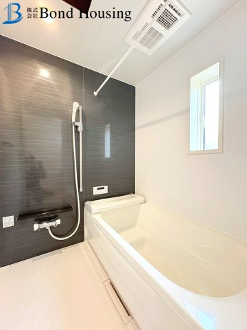 お車2台駐車可能・LDKは約18帖　竜が岡　全3棟　1号棟の浴室