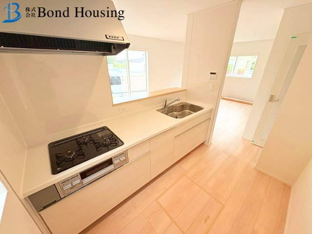 お車2台駐車可能・LDKは約18帖　竜が岡　全3棟　1号棟のキッチン