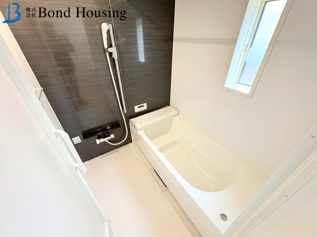 お車2台駐車可能・LDKは約18帖　竜が岡　全3棟　1号棟の浴室