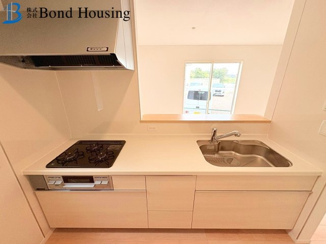 お車2台駐車可能・LDKは約18帖　竜が岡　全3棟　1号棟のキッチン