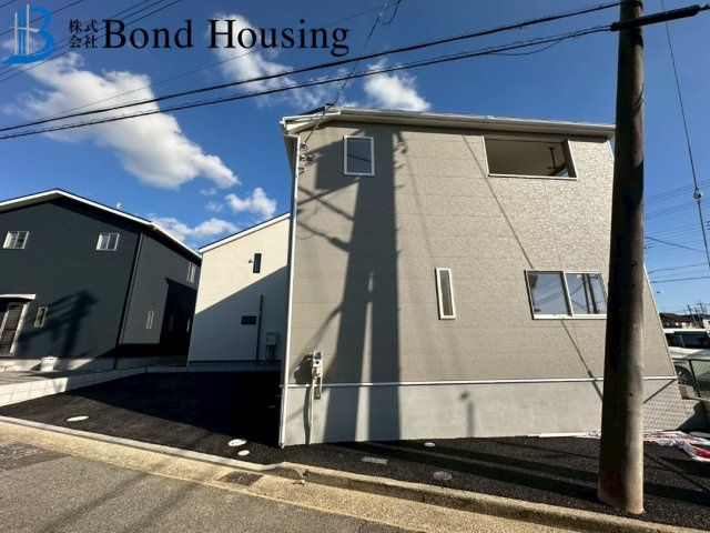 お車2台駐車可能・LDKは約18帖　竜が岡　全3棟　1号棟の前面道路含む現地写真