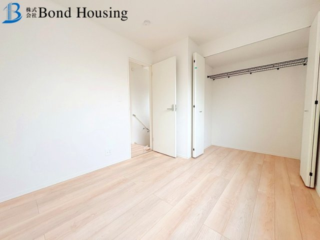 お車2台駐車可能・LDKは約18帖　竜が岡　全3棟　1号棟の洋室