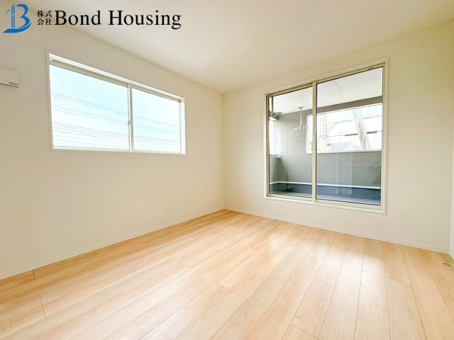 お車2台駐車可能・LDKは約18帖　竜が岡　全3棟　1号棟の洋室