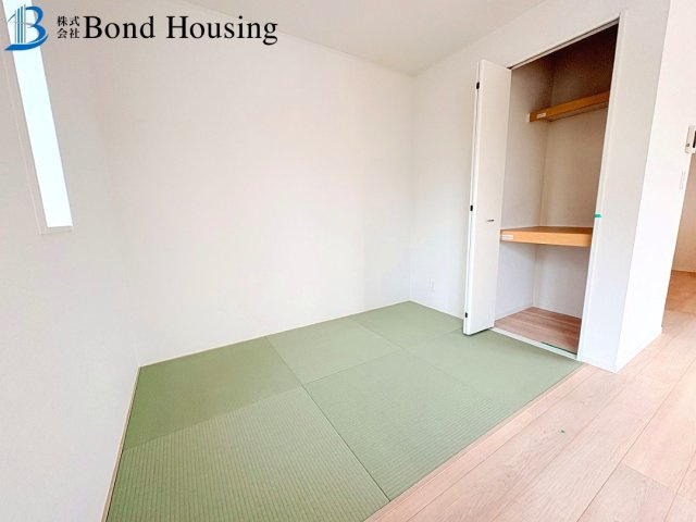 お車2台駐車可能・LDKは約18帖　竜が岡　全3棟　1号棟の和室