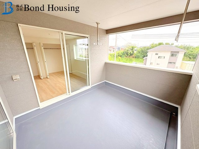 お車2台駐車可能・LDKは約18帖　竜が岡　全3棟　1号棟のバルコニー