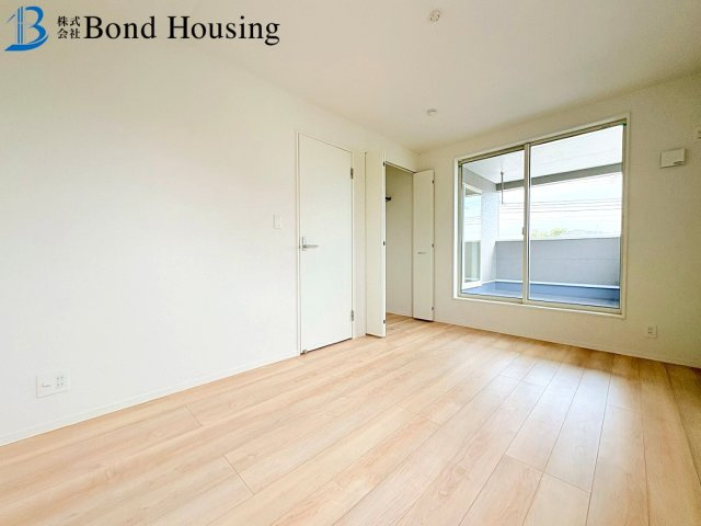 お車2台駐車可能・LDKは約18帖　竜が岡　全3棟　1号棟の洋室