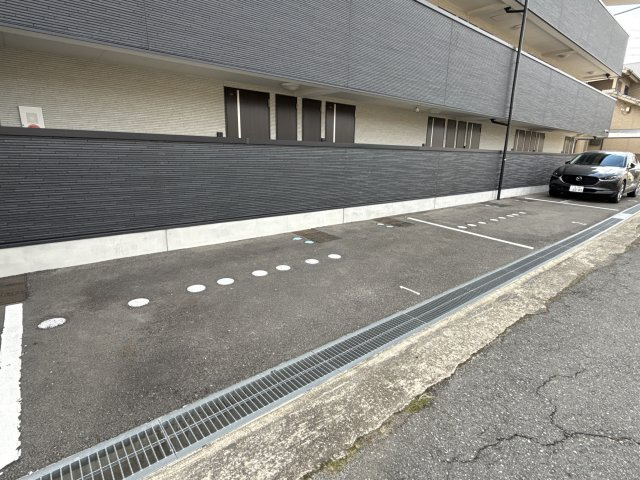 ラフェスタ妻鹿の駐車場