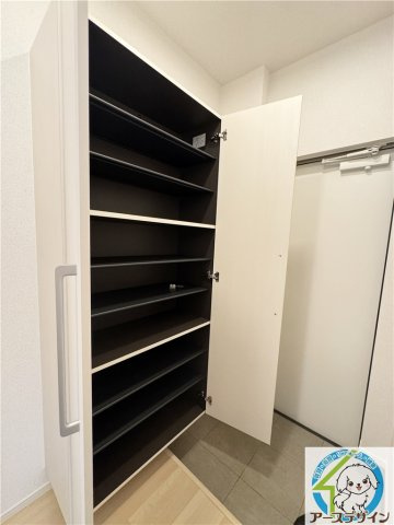 モダンパレスの玄関|※類似部屋