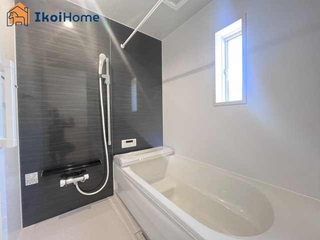 神戸市西区竜が岡第9　1号棟　新築戸建の浴室|【ホームページに現地動画掲載中】●年中無休：当日予約可●小窓ございますので通気・換気良好です。