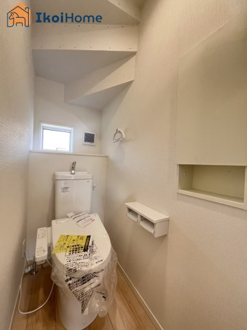 神戸市西区竜が岡第9　1号棟　新築戸建のトイレ|【ホームページに現地動画掲載中】●年中無休：当日予約可●1階・2階ウォッシュレット付のお手洗い。