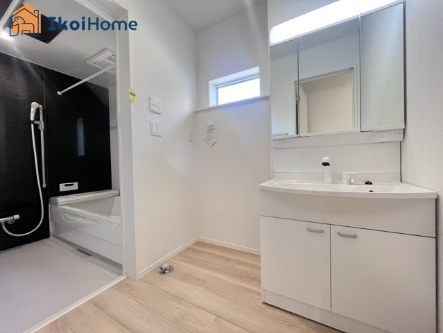 神戸市西区竜が岡第9　1号棟　新築戸建の洗面所|【ホームページに現地動画掲載中】●年中無休：当日予約可●洗濯パンは5000〜15000円前後で追加。
