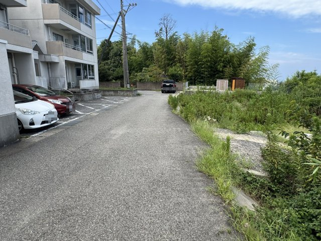 輪島市二ツ屋町　売地の前面道路含む現地写真