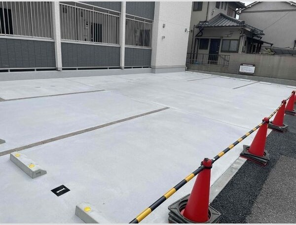 ラフィネ港明の駐車場|駐車スペースもあります