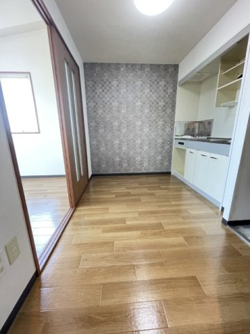 加古川市平岡町高畑の賃貸マンションの居間・リビング|ゆったりとしたリビングです