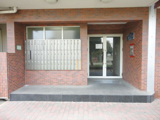 加古川市平岡町高畑の賃貸マンションのエントランス|オートロック付き