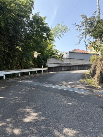 【前面道路含む現地写真】