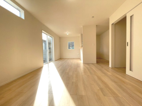 新築戸建　沼津市東椎路第6　全1棟　の居間・リビング|現地写真　8.25