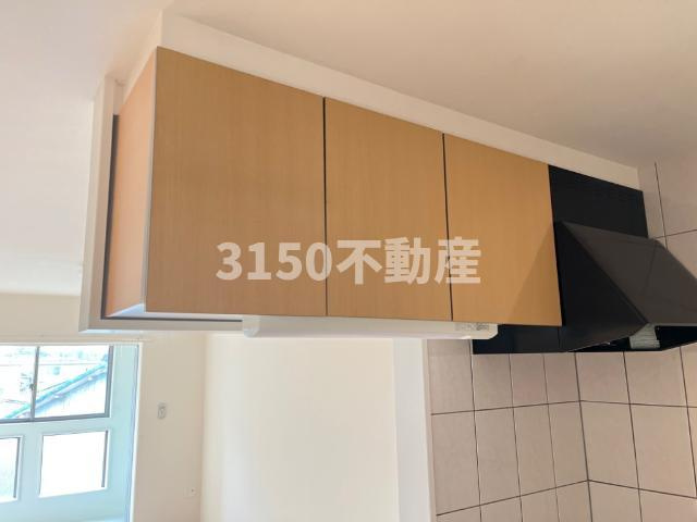 ユニヴァリィ・ハイのキッチン|吊り棚
