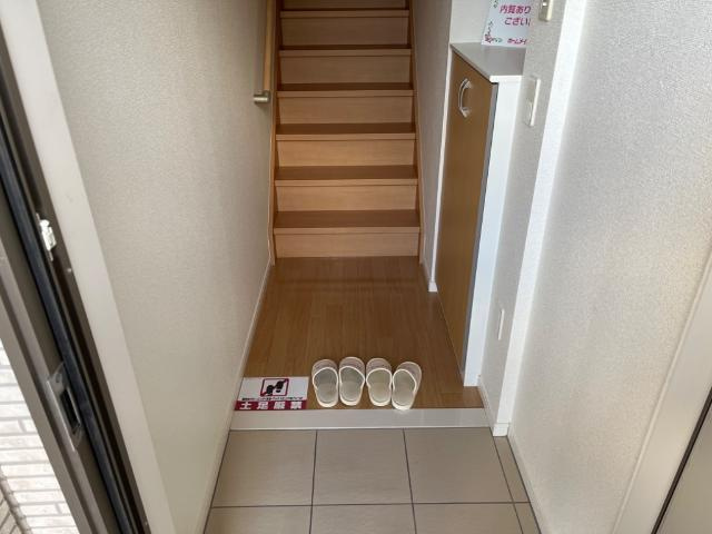 ユニヴァリィ・ハイの玄関|玄関