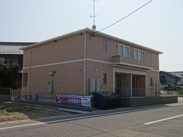 ユニヴァリィ・ハイの外観|外観写真（昼）