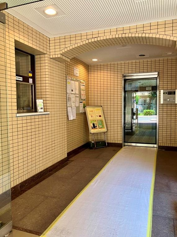 コスモパーク戸田弐番館のロビー|清潔なロビーです