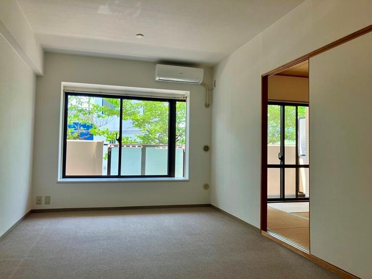 コスモパーク戸田弐番館の内装|明るい室内です