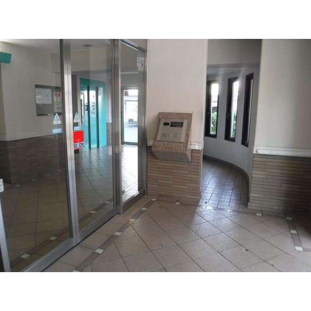 ルクレ川口イーストのエントランス|建物の内部です