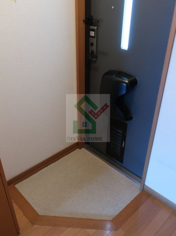 クレセントひばりの玄関